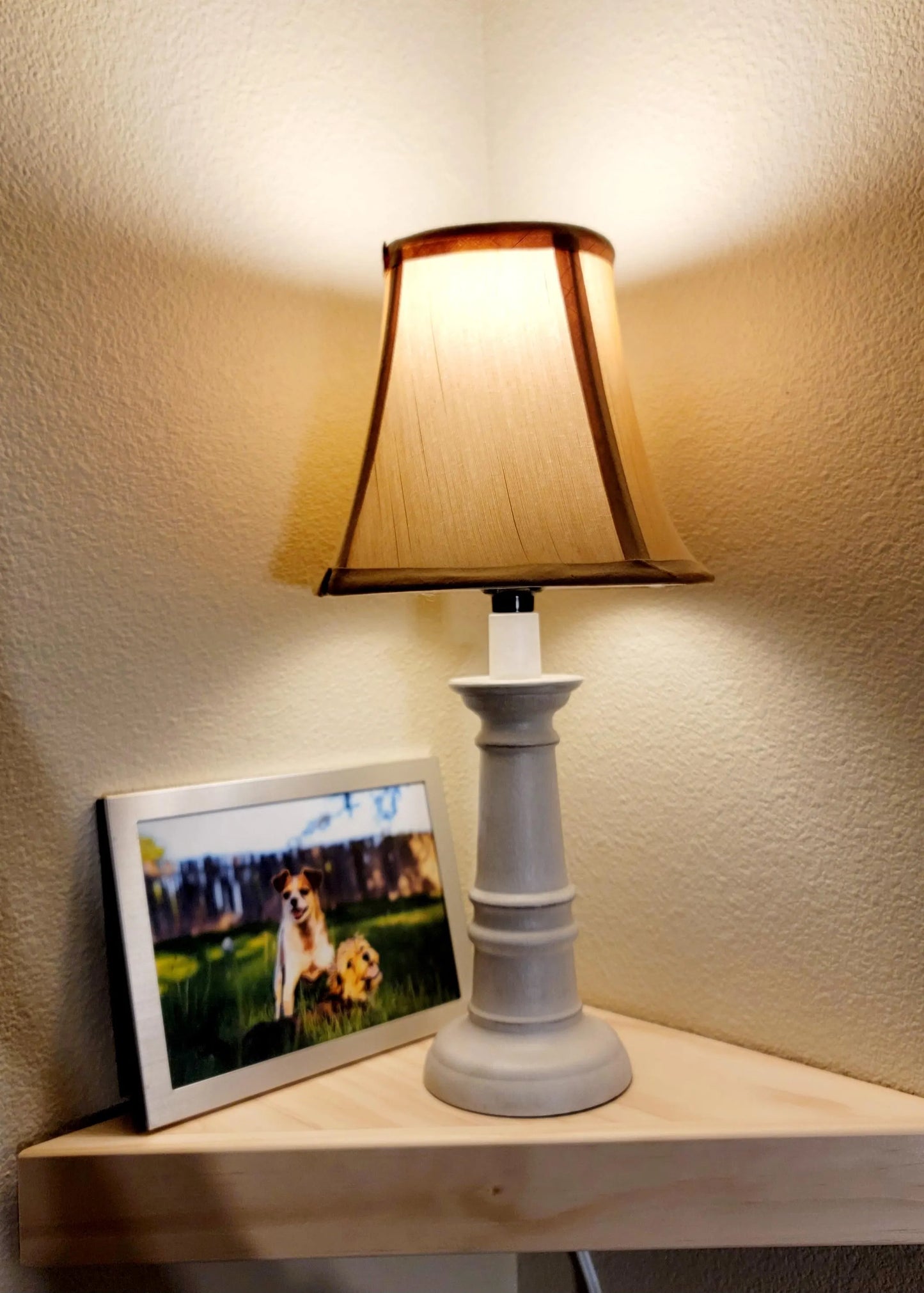 Corner floating shelf